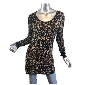 Charlie Paige Tunic Women’s Small/Medium Sweater Soft And Stretchy Form Fitted.